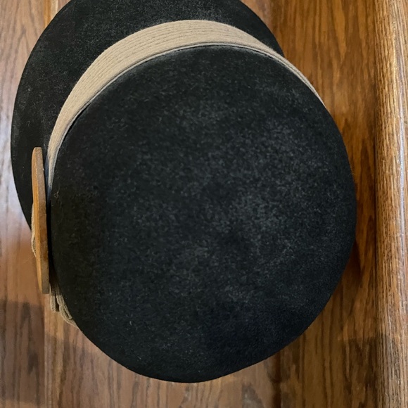 Stylish Wool Hat - Picture 2 of 6